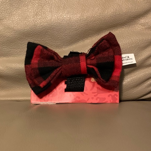 Woof & Whiskers pet bow tie Red flannel Velcro NWT - Picture 4 of 14